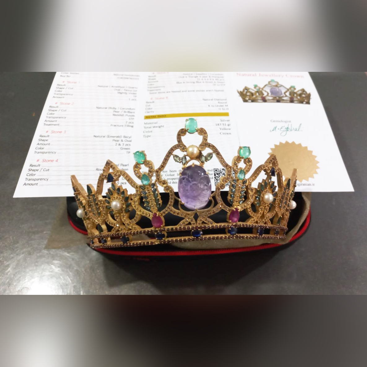 تاج جواهر نشان 